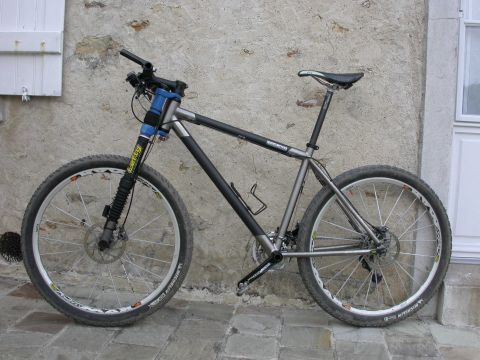 Titerra cadre titane/carbone & composants titane / Titerra titanium frames & titanium components Titerra cadre titane/carbone & composants titane / Titerra titanium frames & titanium components